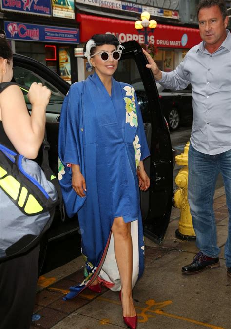 Check spelling or type a new query. FOTOS HQ: Lady Gaga llegando a una clase de yoga en ...