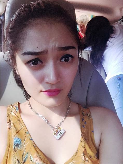 Siti Badriah Selfie Terbaru Foto Bugil Bokep 2017. 