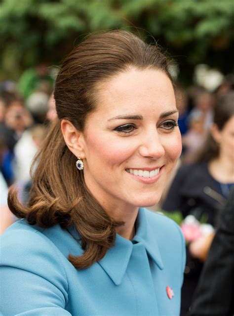 Kate Middletons Coif Even Looks Good In Bunny Ears Kate Middleton