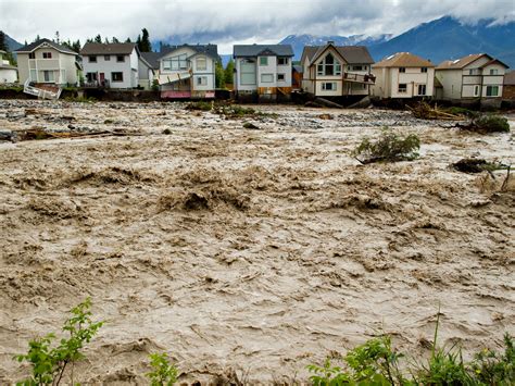 Canada Tries A Forceful Message For Flood Victims Live Someplace Else