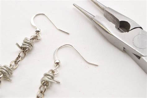 Diy Barbed Wire Pearl Drop Earrings Tom Binns Inspired