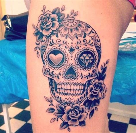 Pin By Kathleen Touillaux On Tatouage Skull Thigh Tattoos Girly Skull Tattoos Feminine Skull
