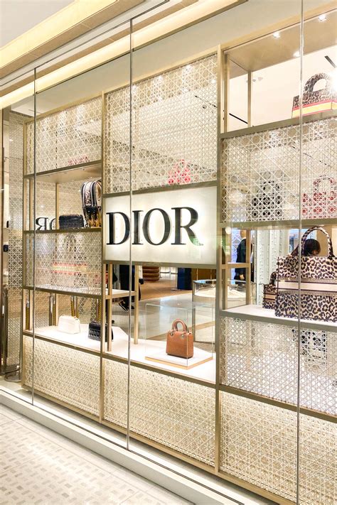 Complete Guide To Shopping At Christian Dior In Paris The Luxury Lowdown