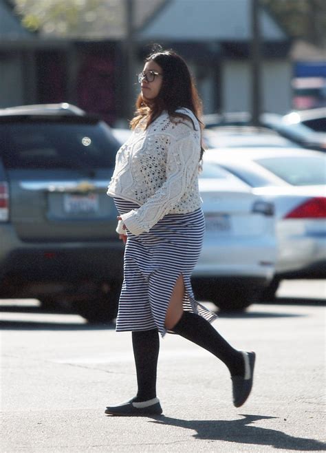 Pregnant Gina Rodriguez Heading To A Bagel Shop In Los Angeles 0203