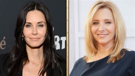 Friends Co Stars Courteney Cox And Lisa Kudrow Reunite For A Night
