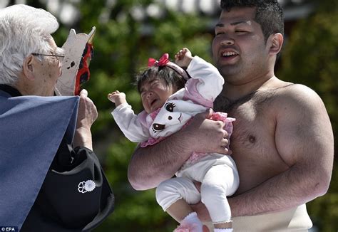 Japanese Sumo Wrestlers Make Babies Cry During Ancient Festival Daily Mail Online