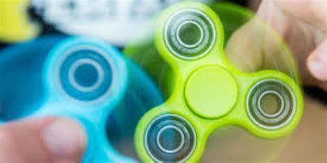 No obstante, la ong ambientalista greenpeace, en su guía para comprar sin tóxicos, indica que la mayor parte de las sustancias peligrosas de los juguetes se derivan de los plastificantes de ftalato. Fidget Spinner, el juguete que fascina a los niños ...