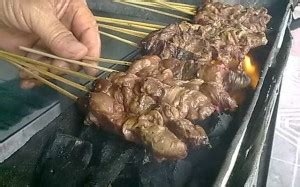 8/10 salam.makan steak daging kuda.biar perkasa. Eksotisme Sate Kuda Gondolayu Jogja | KabarKuliner.com