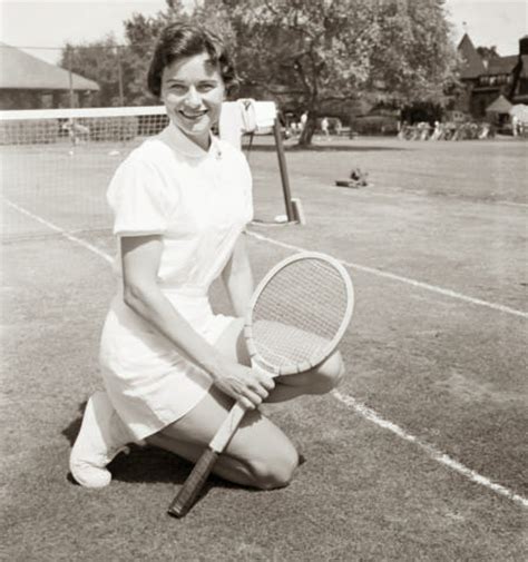 Fascinating Vintage Photos Of Beautiful Women Posing With Tennis