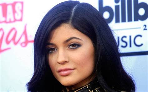 Kylie Jenner Ditches Make Up And Hair Extensions Looks Unrecognisable