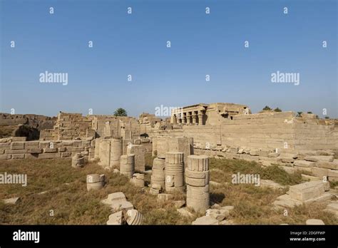 Complejo De Templos Dendera Templo De Hathor Fotograf A De Stock Alamy