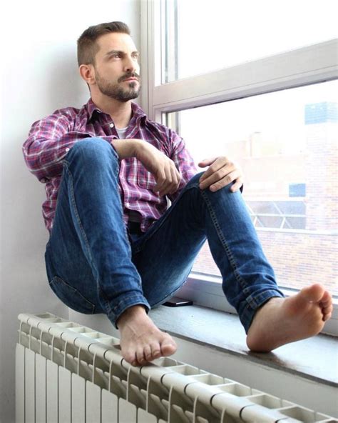 Pin By Eds Photography On Sexy Guy Beau Gosse Barefoot Men Sexy Men Bare Men