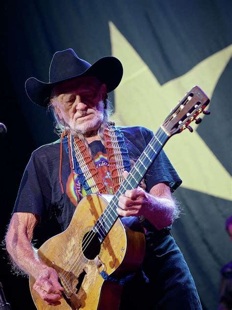 Willie Nelson's guitar 'Trigger' subject of Rolling Stone documentary