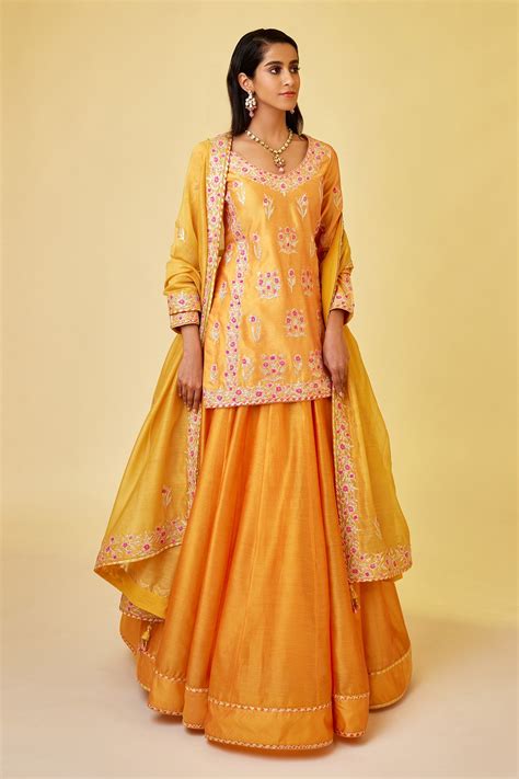 Buy Shyam Narayan Prasad Yellow Chanderi Silk Embroidered Kurta Skirt