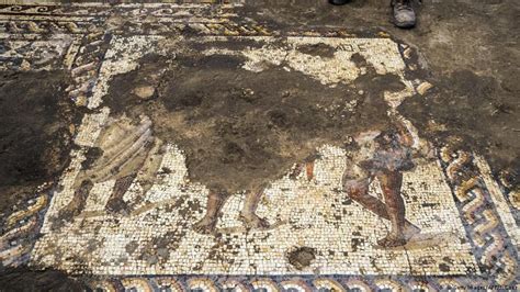 Israeli Archaeologists Find 1800 Year Old Roman Mosaic