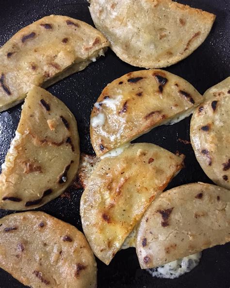 Tortillas Fritas Con Quesillo Comidas Hondureñas Comida Salvadoreña