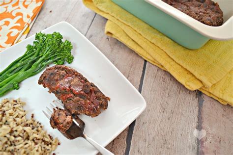 Mash black beans in a large bowl and combine all ingredients until evely combined. Meatless Monday: Delicious Black Bean Meatloaf Recipe