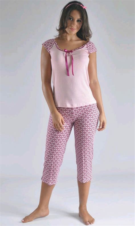 Pijamas Pijamas En 2019 Pijamas Sexys Pijamas Mujer Y Pantalones Capri