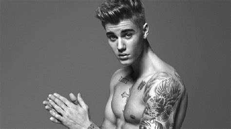 justin bieber s massive new tattoo sets social media on fire entertainment daily