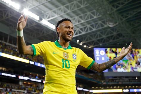 Neymar Elege Lucas Lima E Nenê Como Dois Dos Melhores Jogadores Do