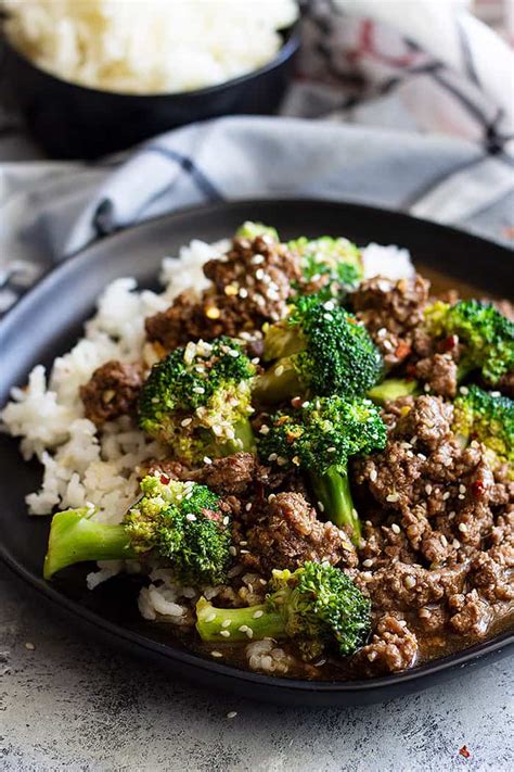 Deliciously tender beef and crunchy broccoli soaked in bold garlicky ginger sauce. Easy Ground Beef and Broccoli | Countryside Cravings