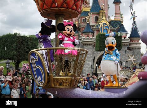 Euro Disney Hi Res Stock Photography And Images Alamy