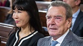 Gerhard Schröder erlebt in Hamburg einen Steinmeier-Moment