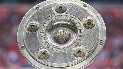 Meisterschale :: Trophäen :: Historie :: Der DFB :: DFB ...