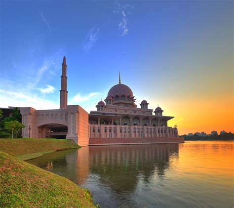 Description, history, exact location of jamek mosque (masjid jamek) in kuala lumpur. MASJID PUTRA PUTRAJAYA MALAYSIA - Kopi dan Kamu