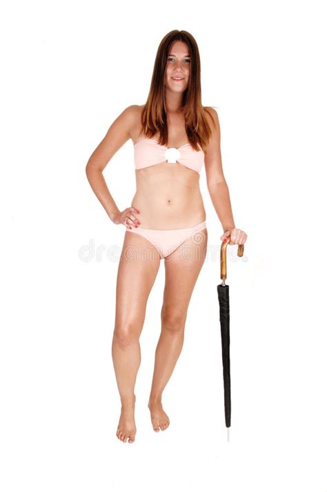 Het Meisje Van De Bikini Met Paraplu Stock Afbeelding Afbeelding Bestaande Uit Achtergrond