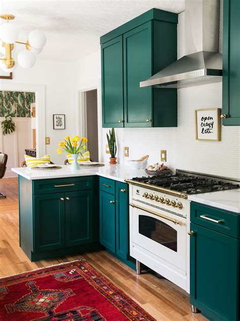 9 Green Kitchen Cabinet Ideas For Your Most Colorful Renovation Yet
