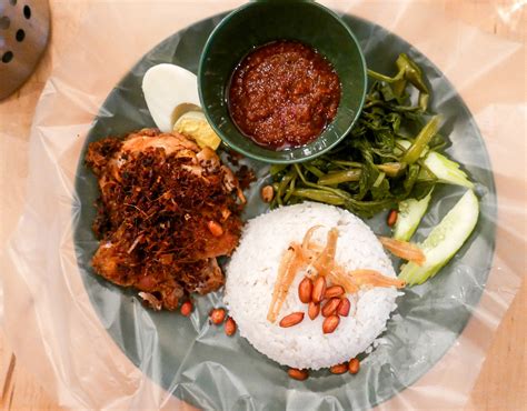 Masak nasi lemak rupanya bukanlah semudah yang disangka. le park nasi lemak malaya kampung baru