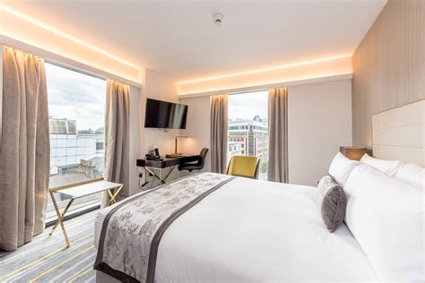 Best 4 Star Hotels In London Dorsett Superior Plus Room