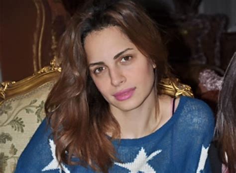 أعلنت الفنانة المصرية آمال ماهر عن فسخ خطوبتها من رجل أعمال مصري، وذلك بعدما أعلنت قبل أشهر عن اقتراب موعد زفافهما. آمال ماهر بإطلالة غريبة.. شاهد