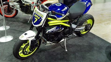 Make sure no one misses your bike on the road with more powerful lights like motorcycle taillights and motorcycle. Triumph Speed Triple 1050 stunt bike | มอเตอร์ไซค์