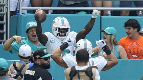 Tyreek Hill Phone Celebration Dolphins Star Pledges To Cover Suspended