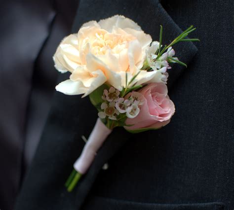 Pin By Emily Johanson On Flowers Bridal Party Flowers Rose