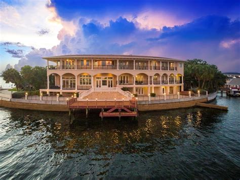 Private Luxurious Waterfront Home In Tampa Fl