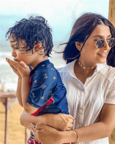 Ayeza Khan Latest Pics With Son And Daughter At Beach Showbiz Hut