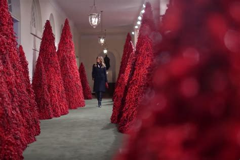 Melania Trumps 2018 White House Christmas Decorations Include Red