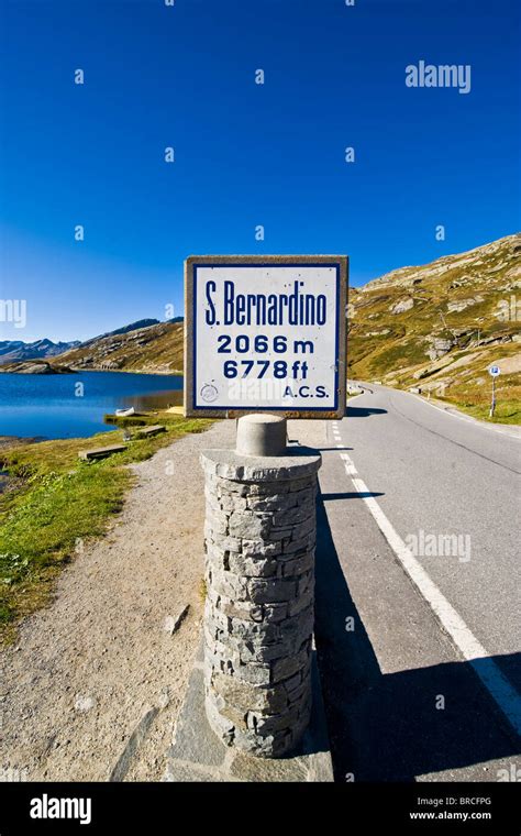 San Bernardino Pass Schweiz Stockfotografie Alamy