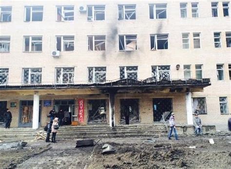 МЧС в больницу Донецка попал снаряд есть жертвы 24СМИ