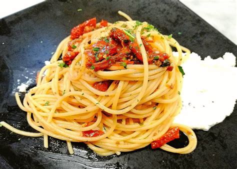 Spaghetti Burrata E Pomodori Secchi Ricetta Gourmet Food Blog