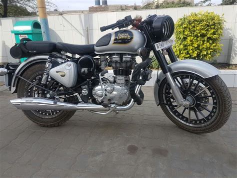 The engine featured a 6.5:1 compression ratio. Bullet 350 Modified | Royal Enfield Classic 350 | Pinterest