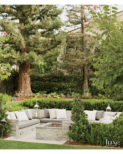 Contemporary Backyard Landscape | Garden seating area, Contemporary backyard, Backyard