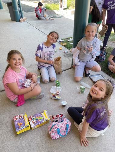 Second Grade Pen Pals Meet Tracy Press