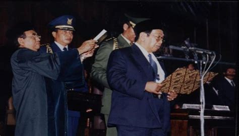 Abdurrahman Wahid Biografi Lengkap Dan Presiden Ri Ke 4 Novriadi