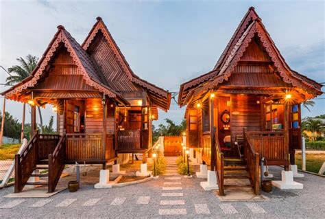 As your home away from home, the hotel rooms offer air conditioning and a refrigerator, and getting online is easy. The TamingSari Beach House - Percutian Tepi Pantai ...