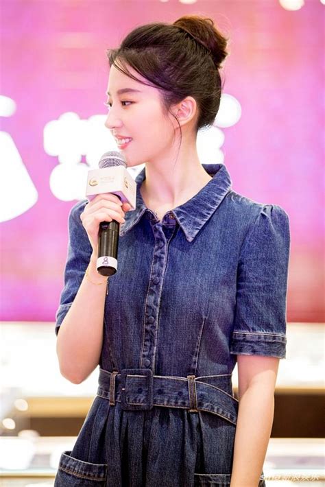 Đây là vinh dự lớn mà các diễn viên nữ trung quốc ai cũng mơ ước. Lưu Diệc Phi đẹp và khí chất trong sự kiện mới