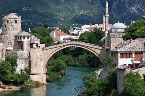 Stari Most El Viejo Puente En Mostar Bosnia Y Herzegovina Foto Premium